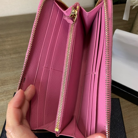 Authentic Prada Saffiano Zippy Wallet - Picture 7 of 10